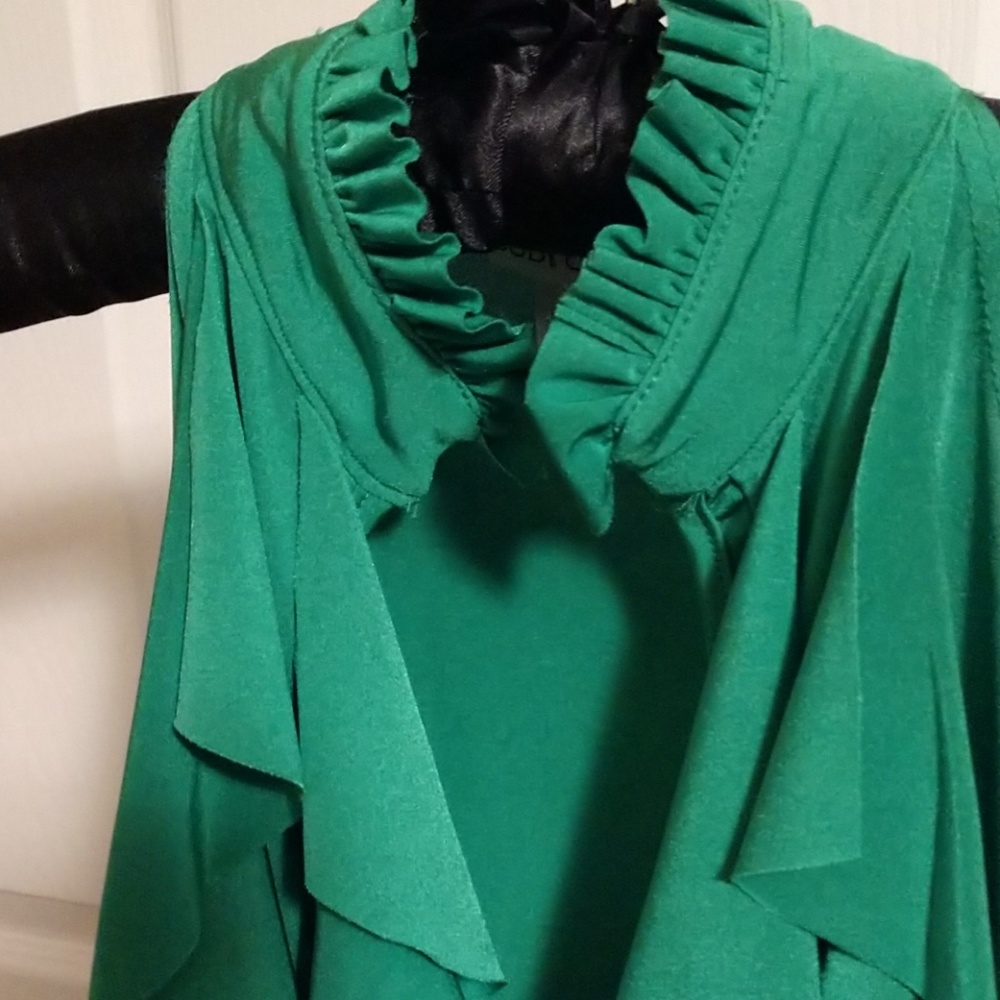 Body Central silky flowing sleeveless top - Picture 4 of 6